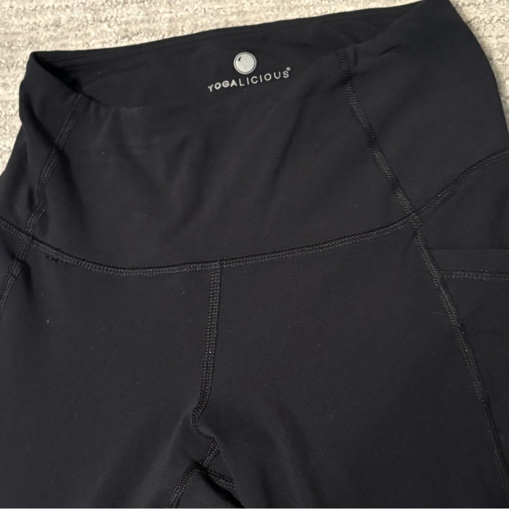 Yogalicious Black Leggings Capri XS - Picture 3 of 6